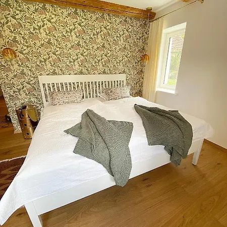 Historical In The Heart Of 2 Apartma