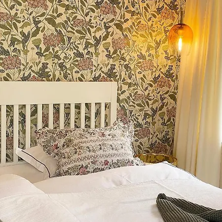 Historical In The Heart Of 2 *