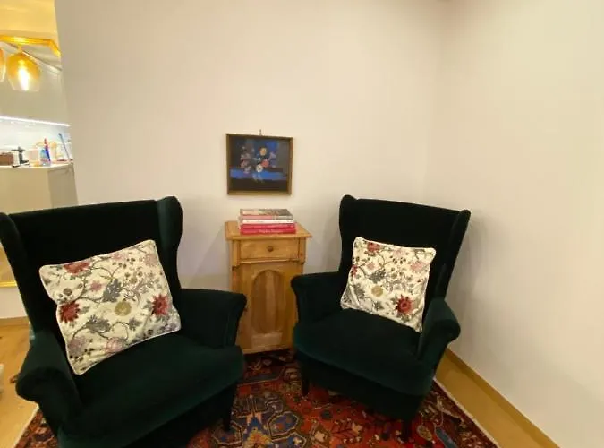 Historical In The Heart Of 2 *