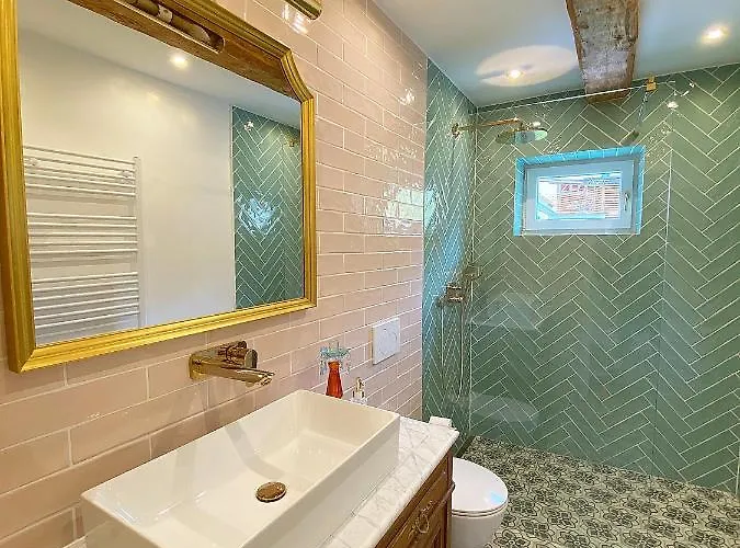 Historical In The Heart Of 2 *