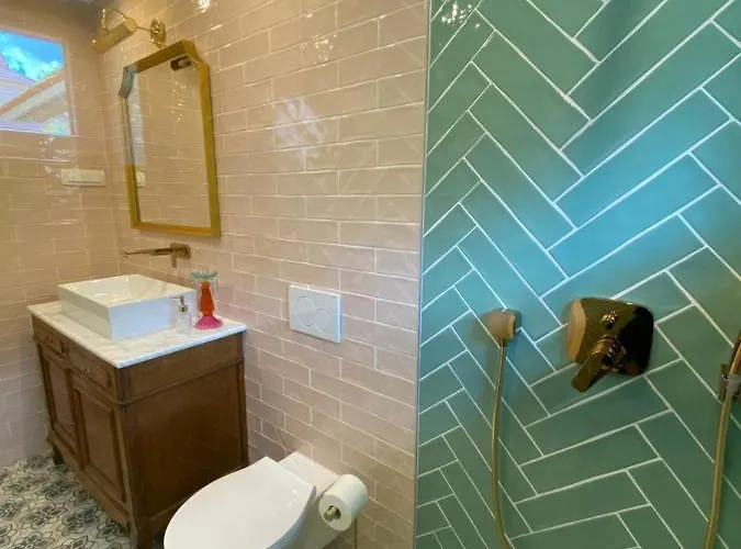 Historical In The Heart Of 2 *